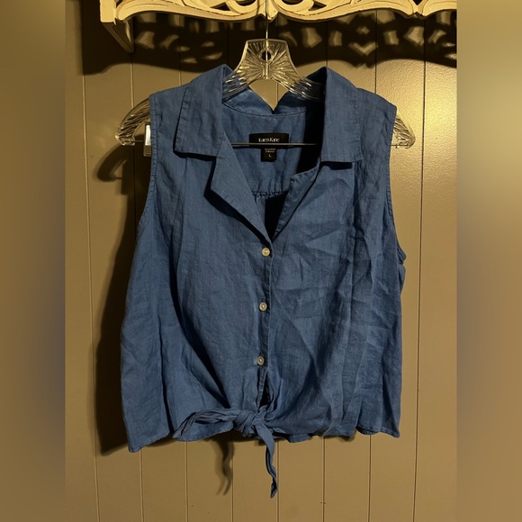 Karen Kane Tops - Karen Kane blue 100% linen sleeveless button-down top.